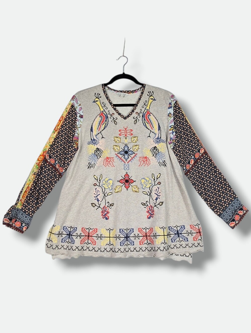John Mark Colorful Embroidery V-neck Sweatshirt Size Medium